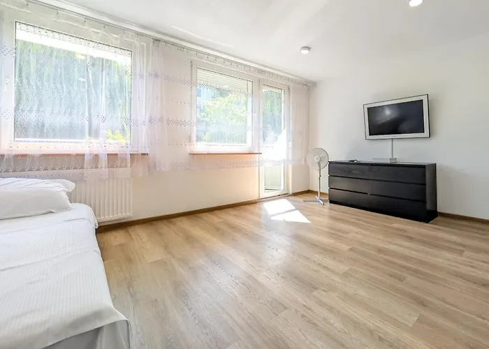 Hiszpanska Harmony By Bookinghost ヴロツワフ